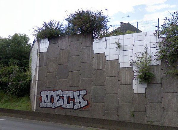 Neck graffiti photo 4