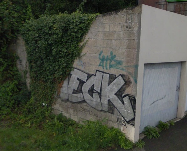 Neck graffiti photo 6