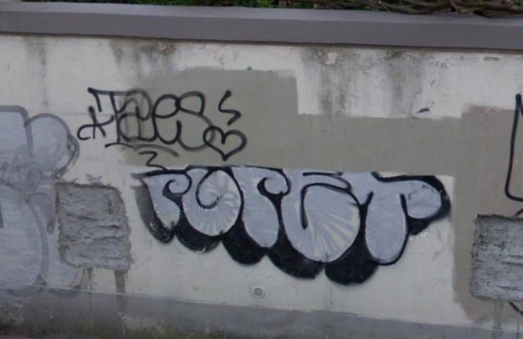 Pupet graffiti photo