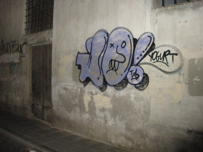 Yogurt graffiti Firenze Italia