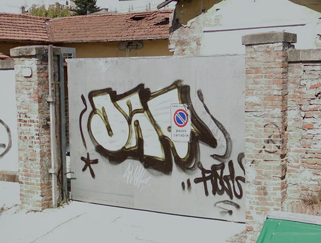 Lucca unidentified graffiti 6