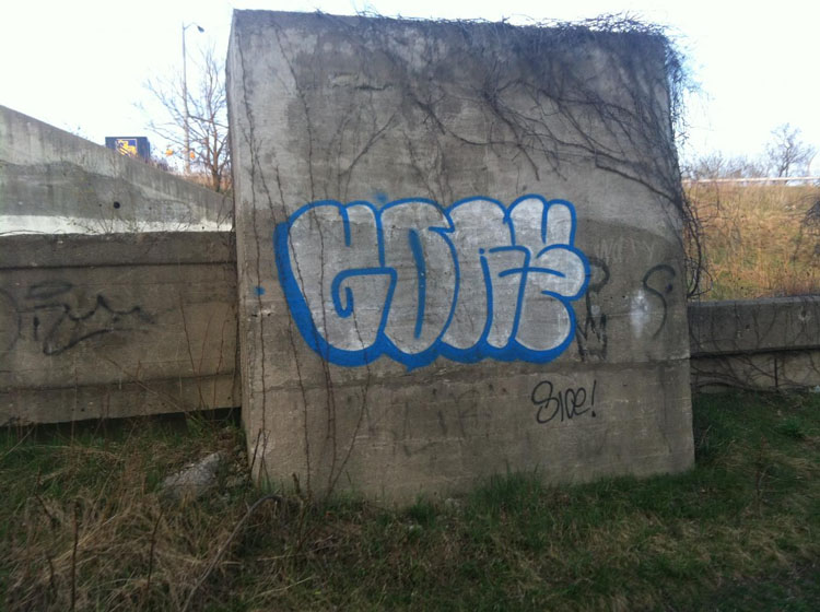 Gore graffiti photo