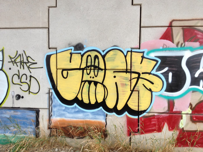 Gore graffiti photo