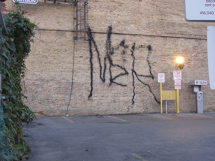 Mer graffiti photo