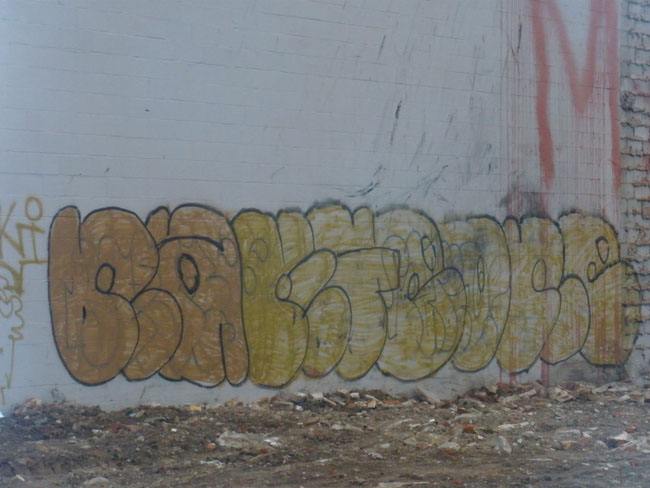 Nakie graffiti