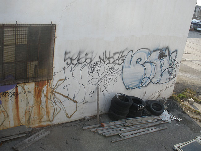 Nakie graffiti picture