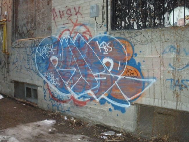 Rewsr graffiti photo