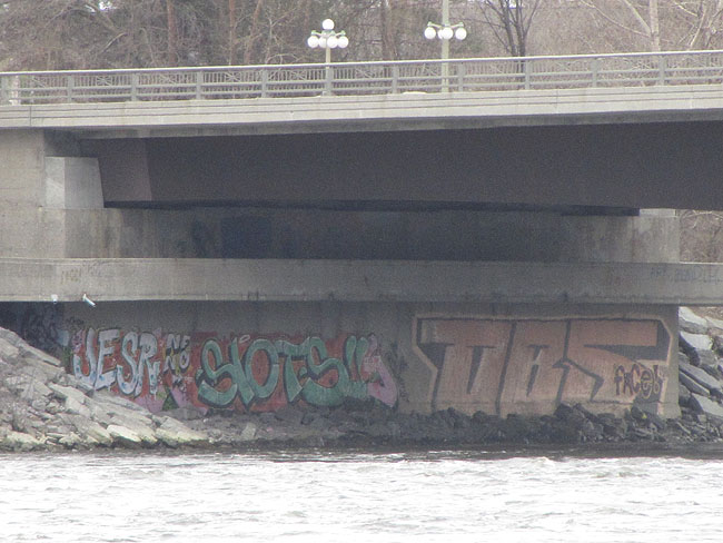 Slots graffiti Ottawa